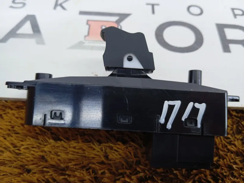 Кнопка стеклоподъемника