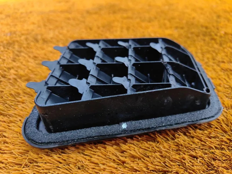 Решетка вентиляционная