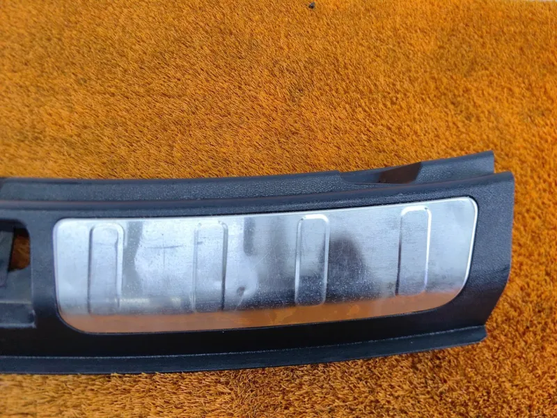 Накладка замка багажника