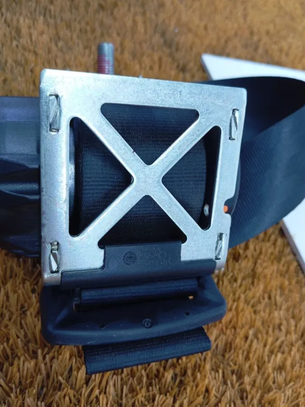 Ремень безопасности