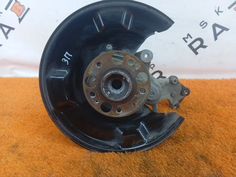 Кулак поворотный