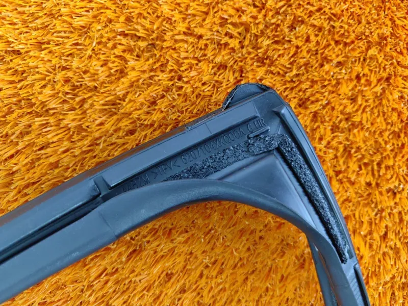 Уплотнитель стекла двери