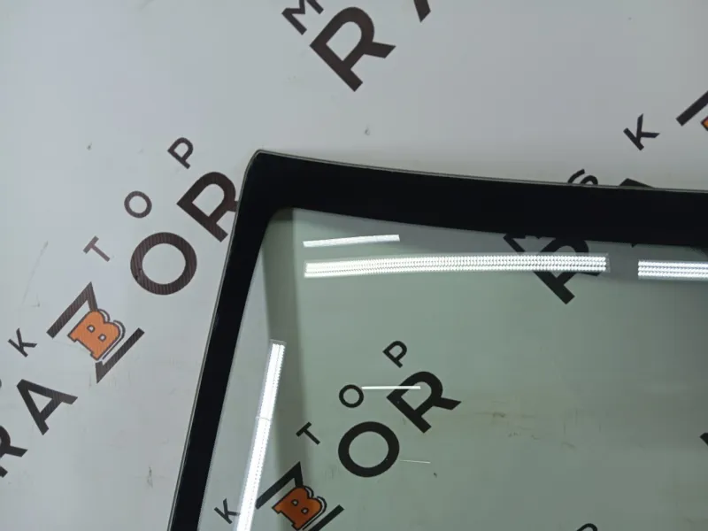 Стекло лобовое