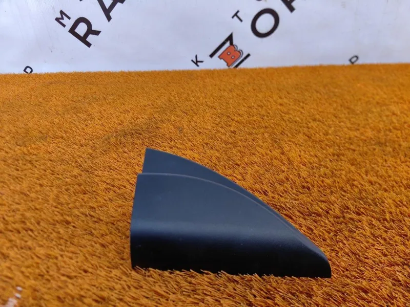 Уголок двери