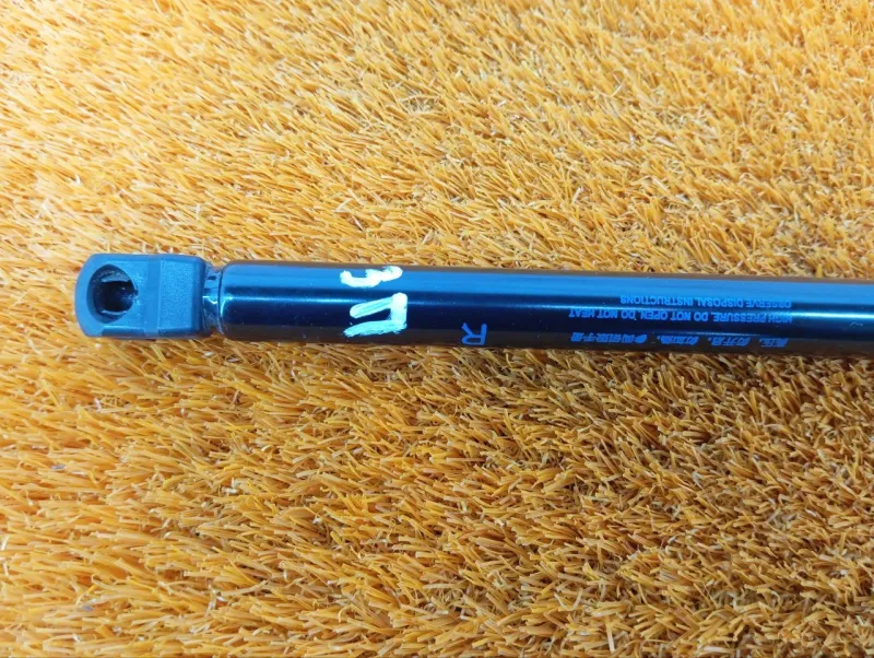 Амортизатор крышки багажника