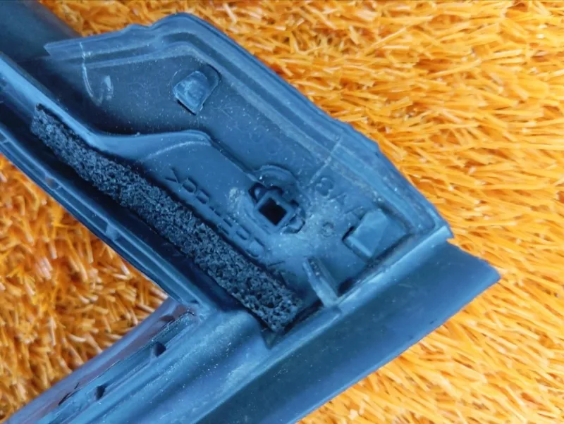 Уплотнитель двери