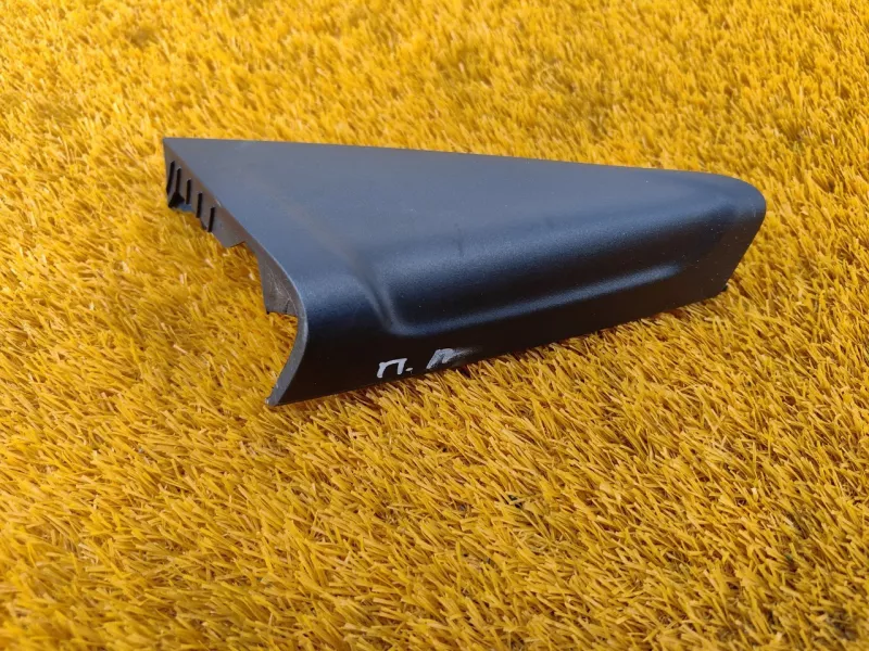 Уголок двери