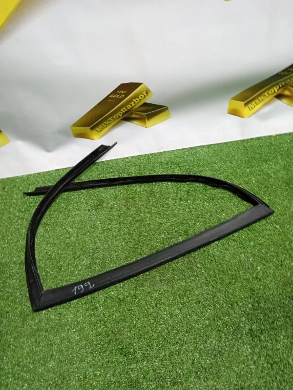 Уплотнитель стекла двери