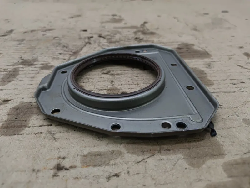 Крышка коленвала