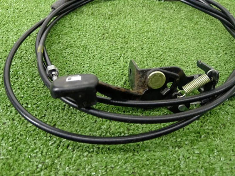 Трос лючка топливного бака