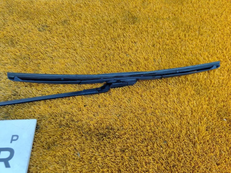 Поводок стеклоочистителя лобового стекла