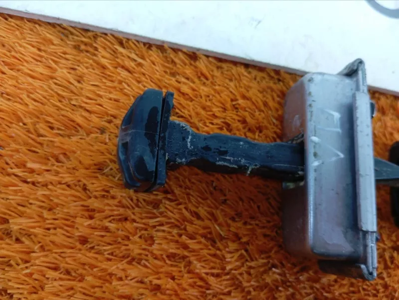 Ограничитель двери