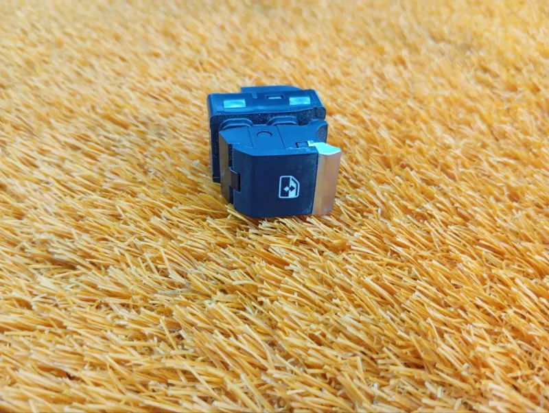 Кнопка стеклоподъемника