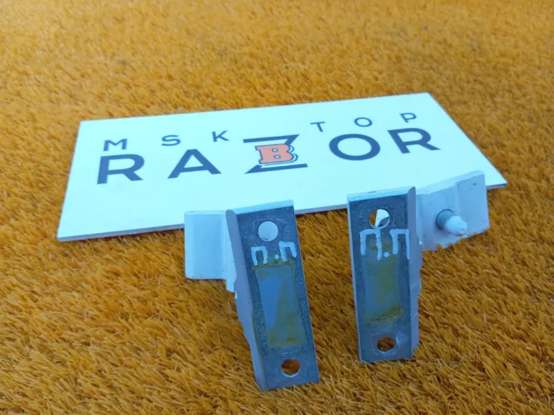 Петля двери