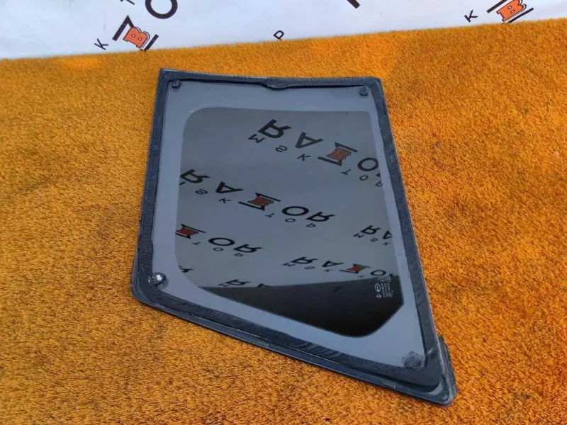 Форточка задняя