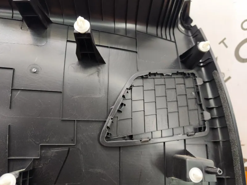 Обшивка двери багажника