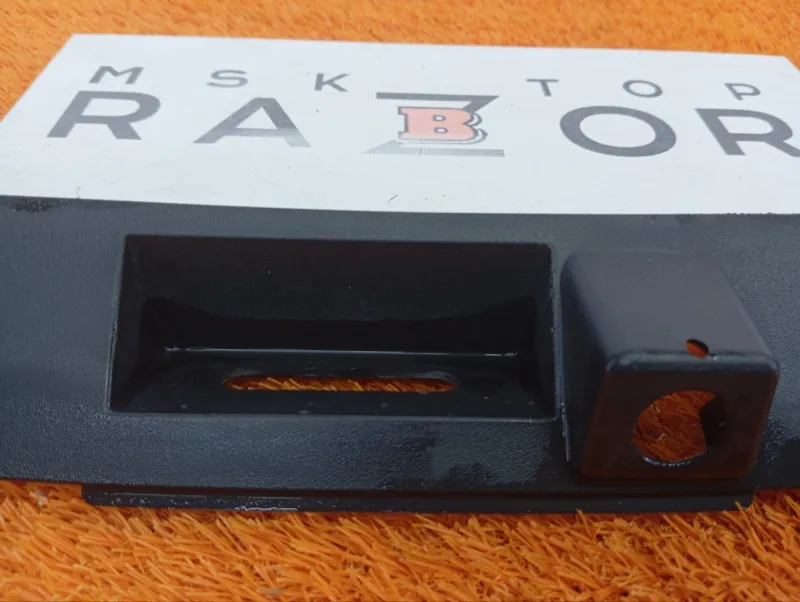 Накладка замка багажника