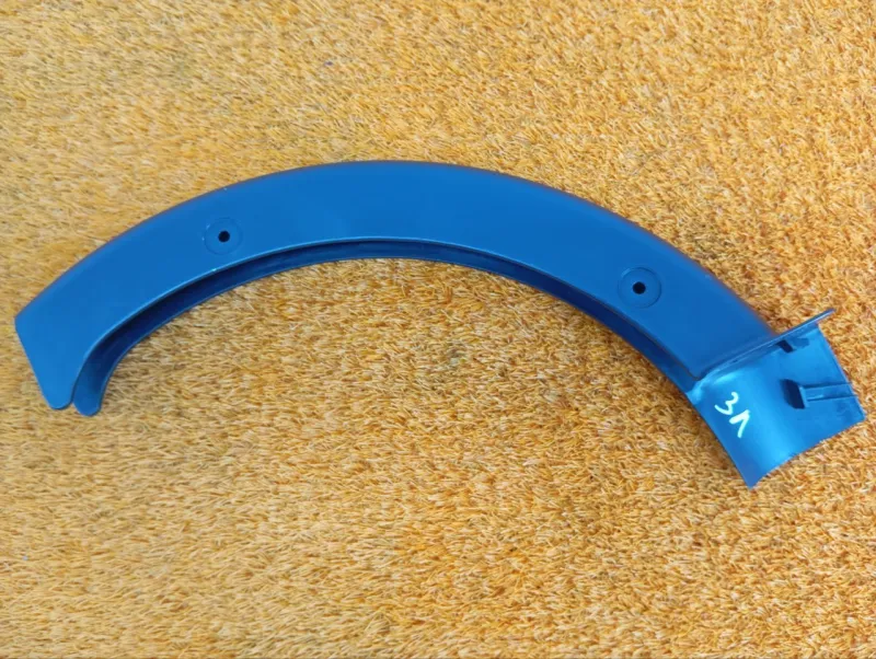 Накладка петли крышки багажника