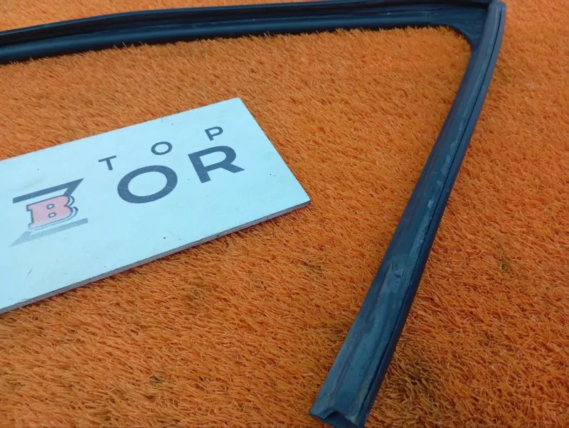 Уплотнитель стекла двери