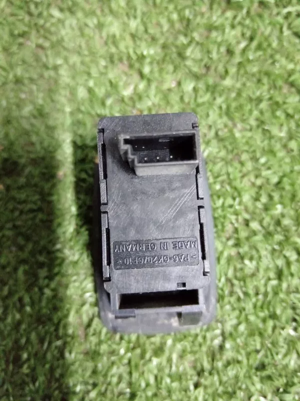 Кнопка стеклоподъемника