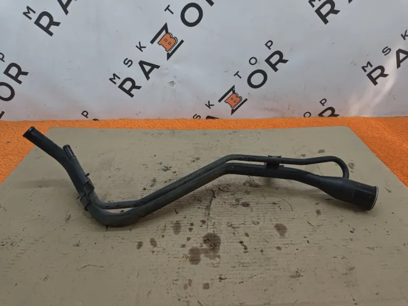 Горловина топливного бака