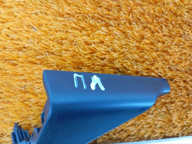 Уголок двери