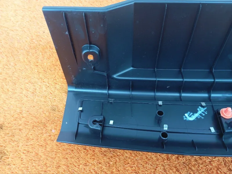 Накладка замка багажника