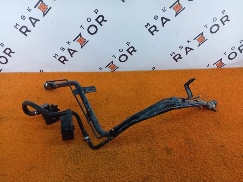 Горловина топливного бака