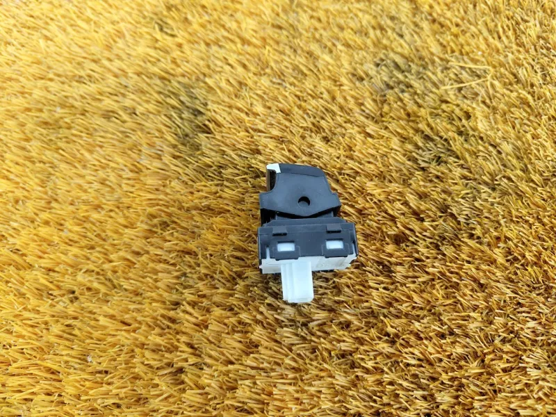 Кнопка стеклоподъемника