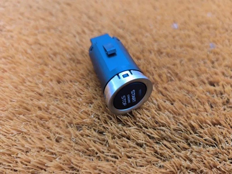 Кнопка запуска двигателя