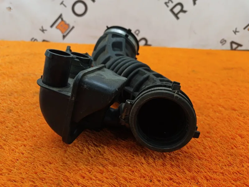 Патрубок воздушного фильтра