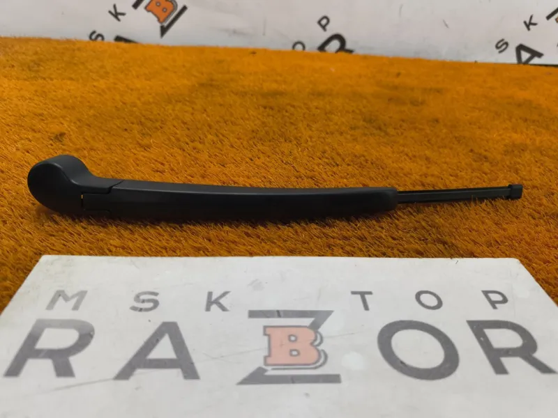 Поводок стеклоочистителя багажника