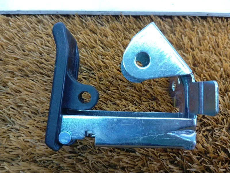 Ручка открывания капота