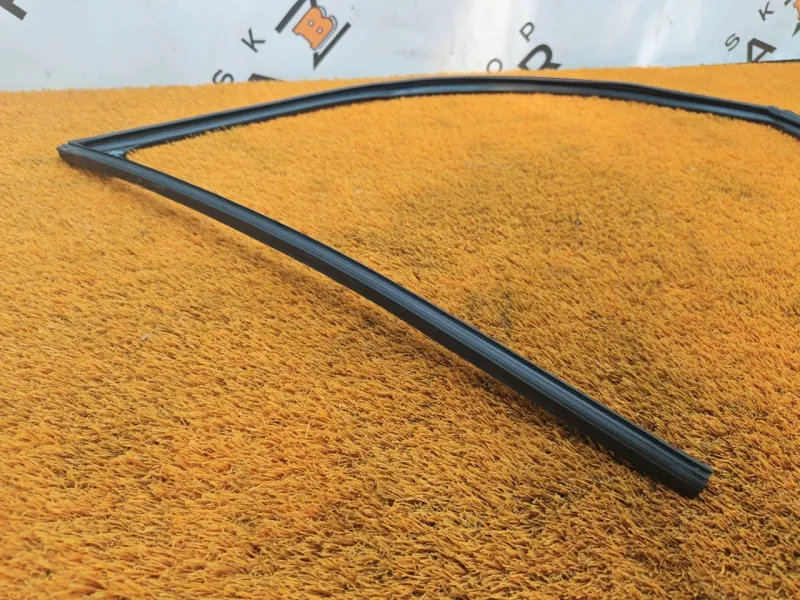 Уплотнитель стекла двери