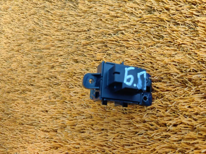 Кнопка складывания сиденья