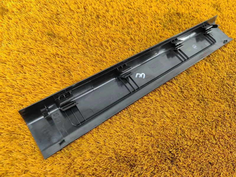 Накладка на порог салона