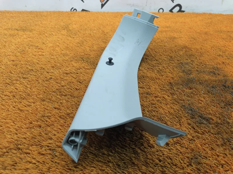 Обшивка двери багажника