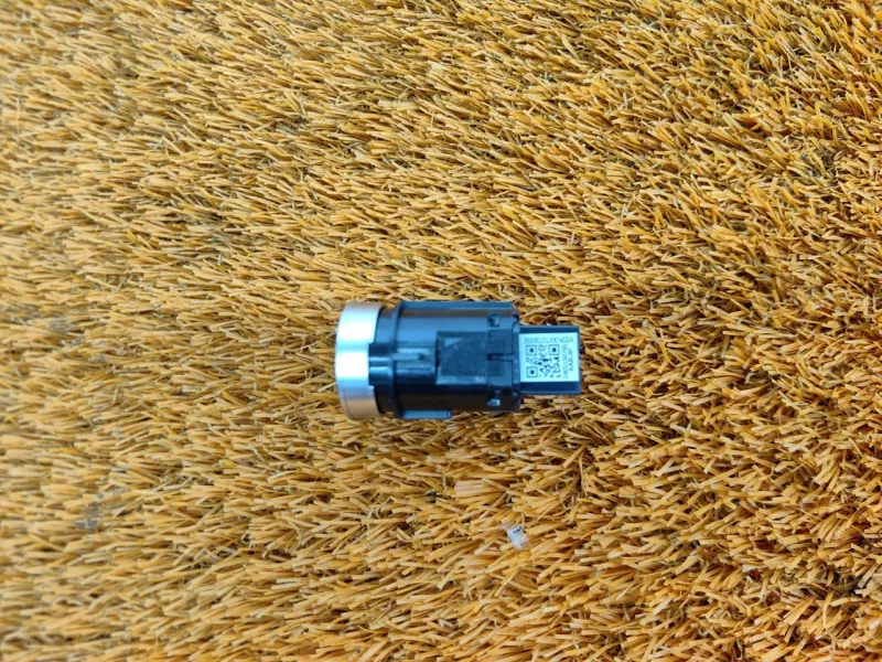 Кнопка запуска двигателя