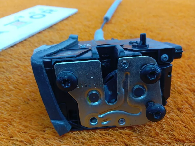 Замок двери