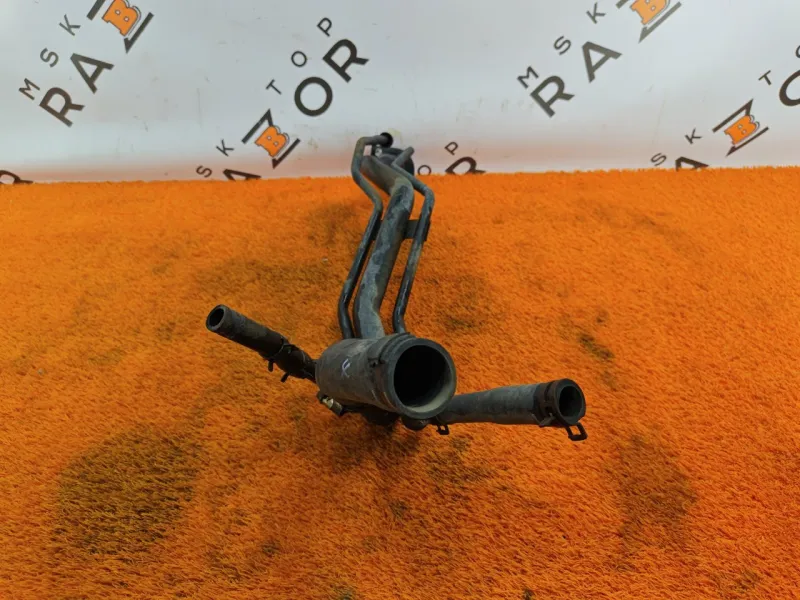 Горловина топливного бака