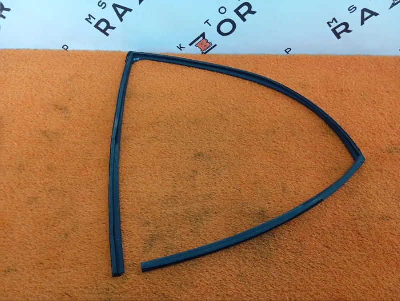 Уплотнитель стекла двери