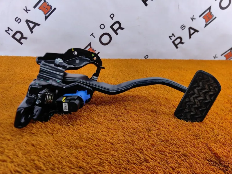 Педаль тормоза