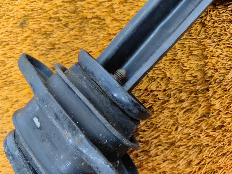 Подушка двигателя