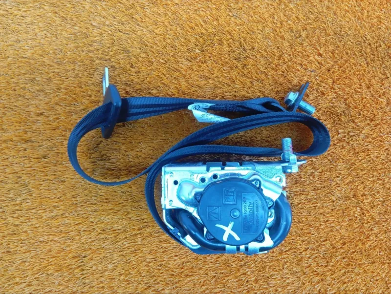 Ремень безопасности