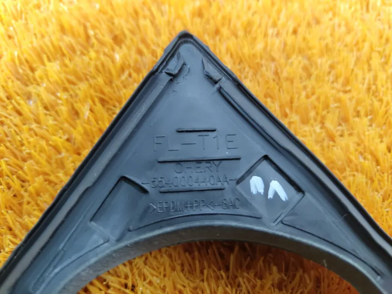 Уплотнитель стекла двери