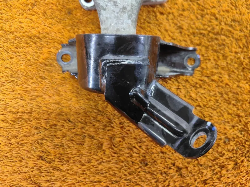 Подушка двигателя