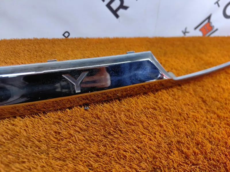 Накладка крышки багажника