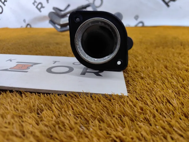 Горловина топливного бака