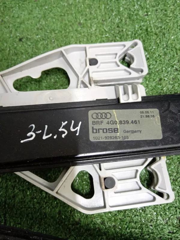 Стеклоподъемник Audi A6 2011 4G0839461 C7, задний левый