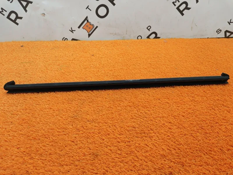 Уплотнитель стекла двери